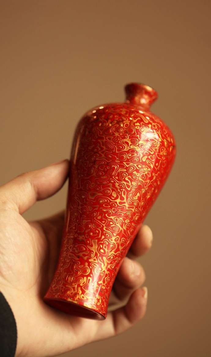 red gold trailing vine cloud pattern lacquer prunus vase red gold trailing vine cloud pattern lacquer prunus vase